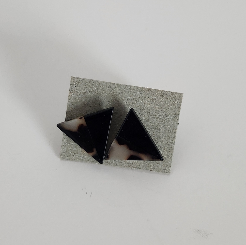 **FREE add-on** Triangle Tortoiseshell Earrings
